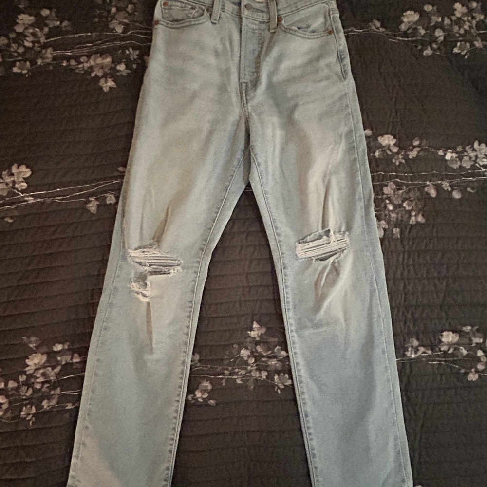 Levi's Women's Light Blue Straight Leg Jeans